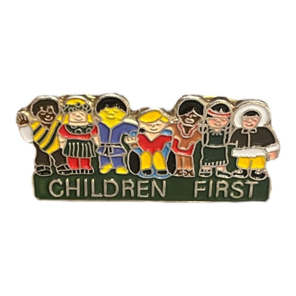 Vintage Brooch Made in Malaysia 🇲🇾 - Children First - Picture 1 of 5